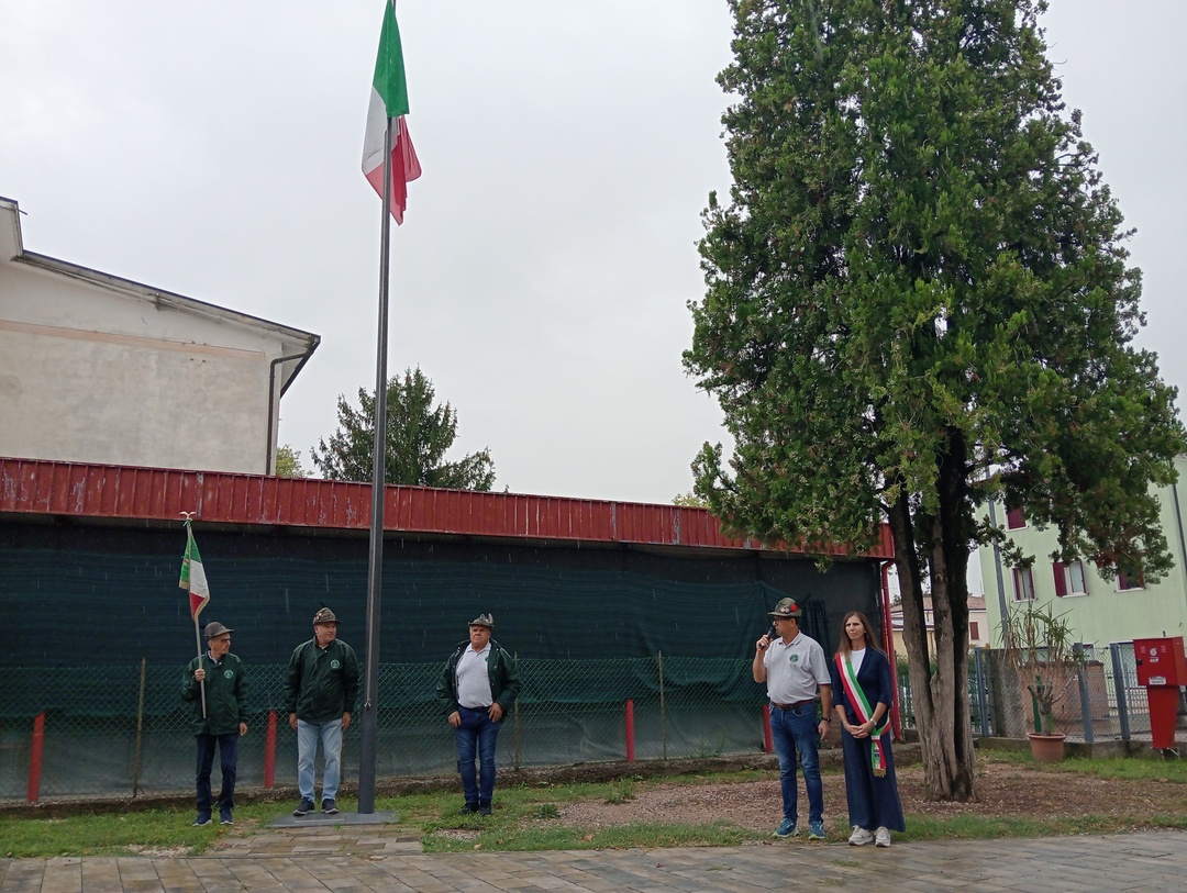 Alzabandiera alla Scuola Primaria Marconi di Quinto